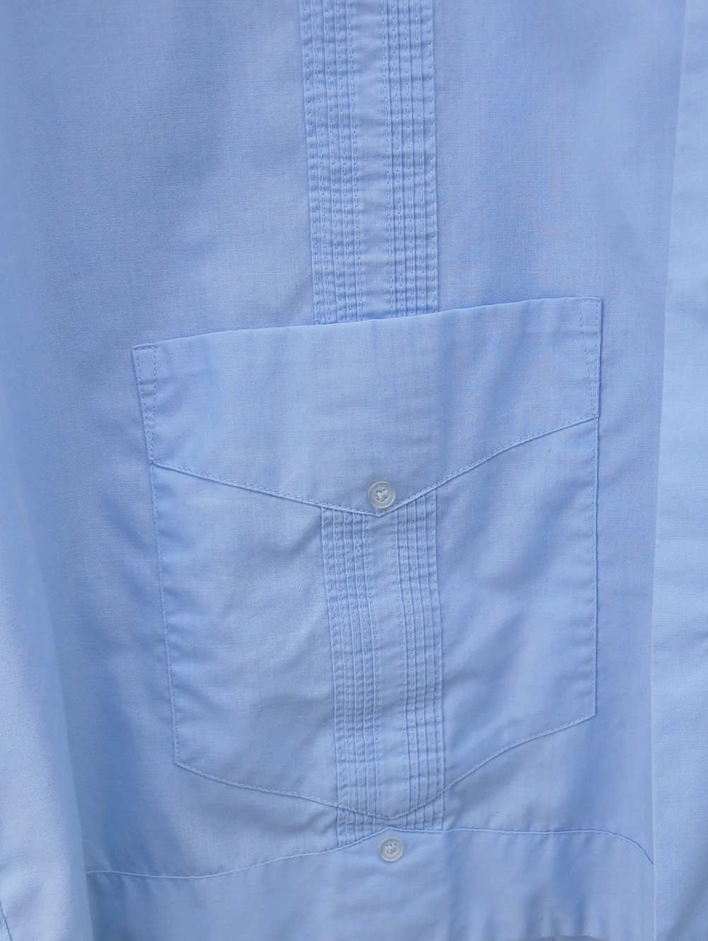 Men’s Light Blue Guayabera-Style Short Sleeve Button-Down Shirt - Picture 4 of 8
